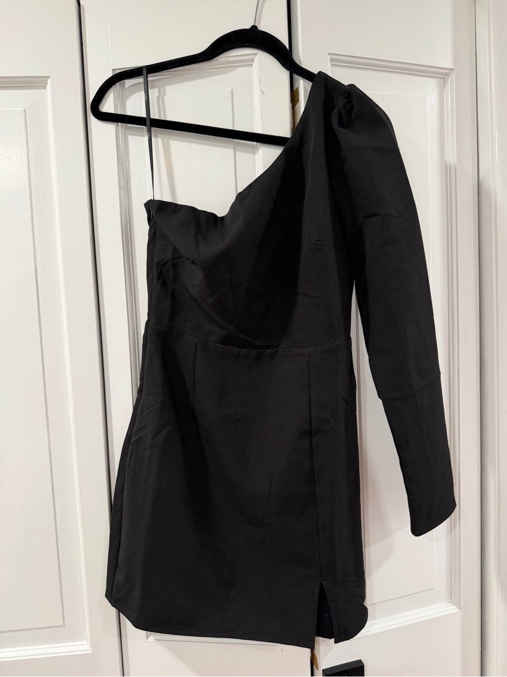 Lulu's Black One-Shoulder Mini Dress with Long Sleeve